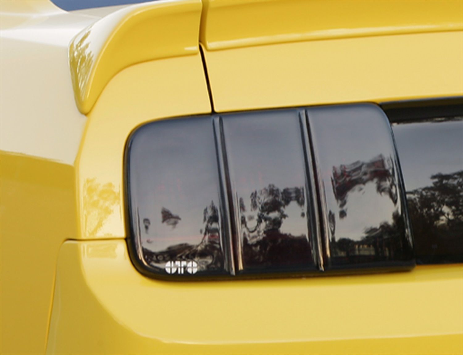 2005-2009 Ford Mustang 2pc Blackout Tail Light Covers - Smoke
