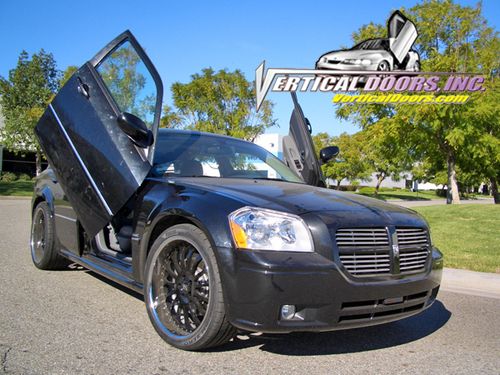 2005-2008 Dodge Magnum Bolt-On Vertical Door Conversion Kit - VDI-VDCDMAG0406