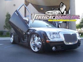 2005-2010 Chrysler 300 300C BoltOn Vertical Door Conversion - VDI-VDCCRY300C0406