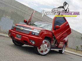 2002-2006 Chevy Avalanche Bolt-On Vertical Lambo Door Conversion Kit - VDI-VDCCHEVYAVAL0306